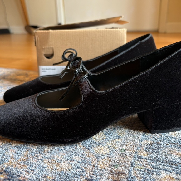 Black Velvet bow tie n dash – heeled Mary Janes (New, J. Crew Factory) - Picture 3 of 7